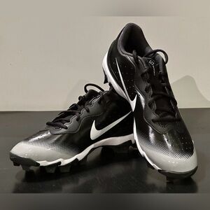 NEW NIKE BASEBALL CLEATS MENS 10 ALPHA HUARACHE MOLDED BLACK WHITE TRAVEL BALL